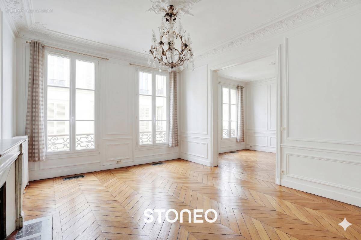 Appartement à PARIS-8E