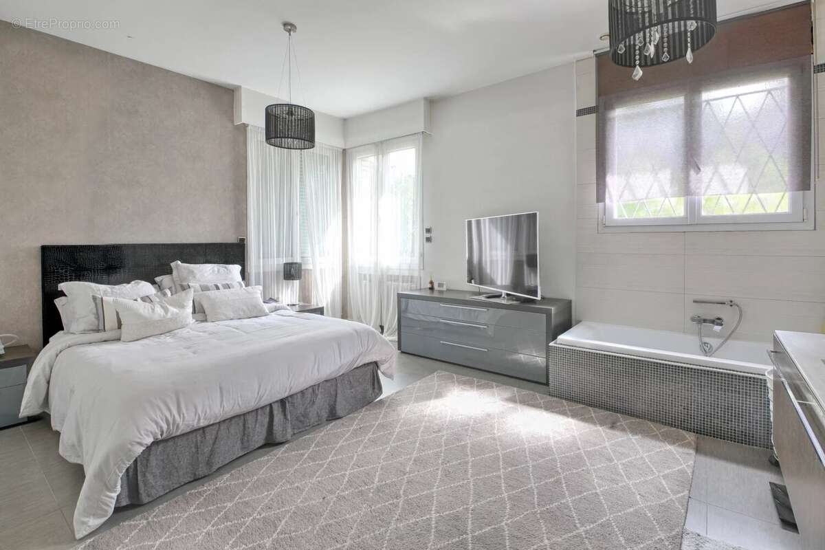 Maison à SAINT-MAUR-DES-FOSSES