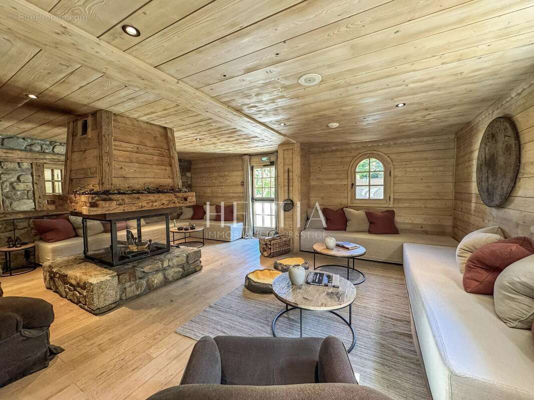 Commerce à COMBLOUX