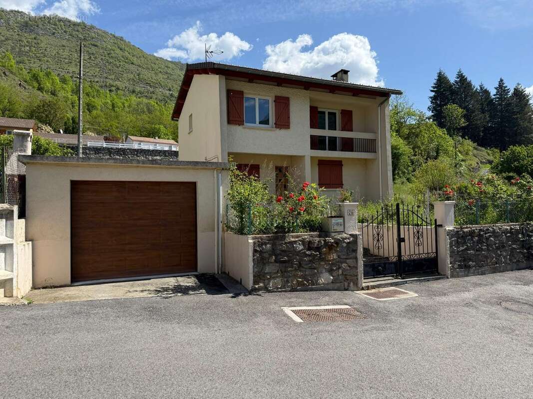 Maison 106 m² à Luzenac  - photo 2