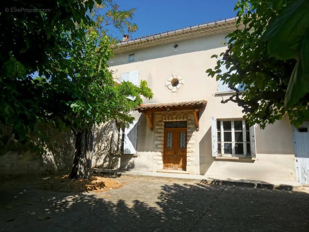 Maison à LAUDUN-L'ARDOISE