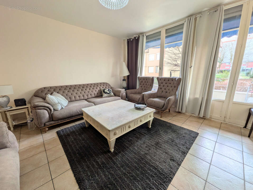 Appartement à CHENOVE