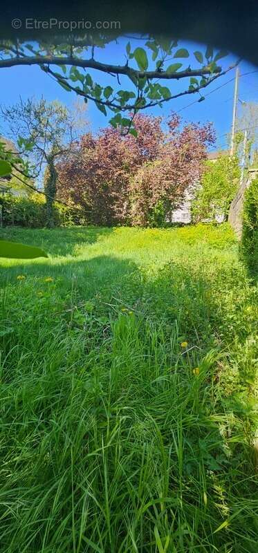 Terrain à SAINT-LEU-D&#039;ESSERENT
