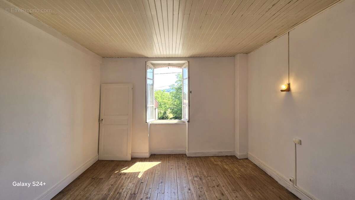 Maison en pierres 135m² - 5 pièces avec jardin - photo 4