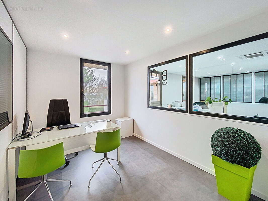 Commerce à MAGNY-LE-HONGRE