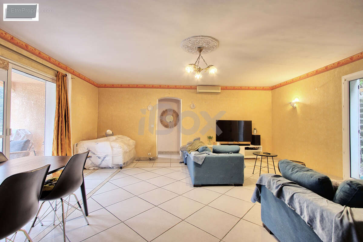 Maison à SOLLIES-TOUCAS