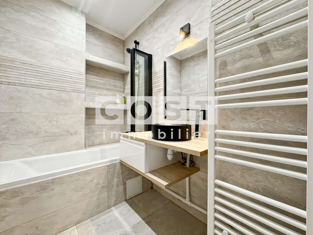 Appartement à LA GARENNE-COLOMBES