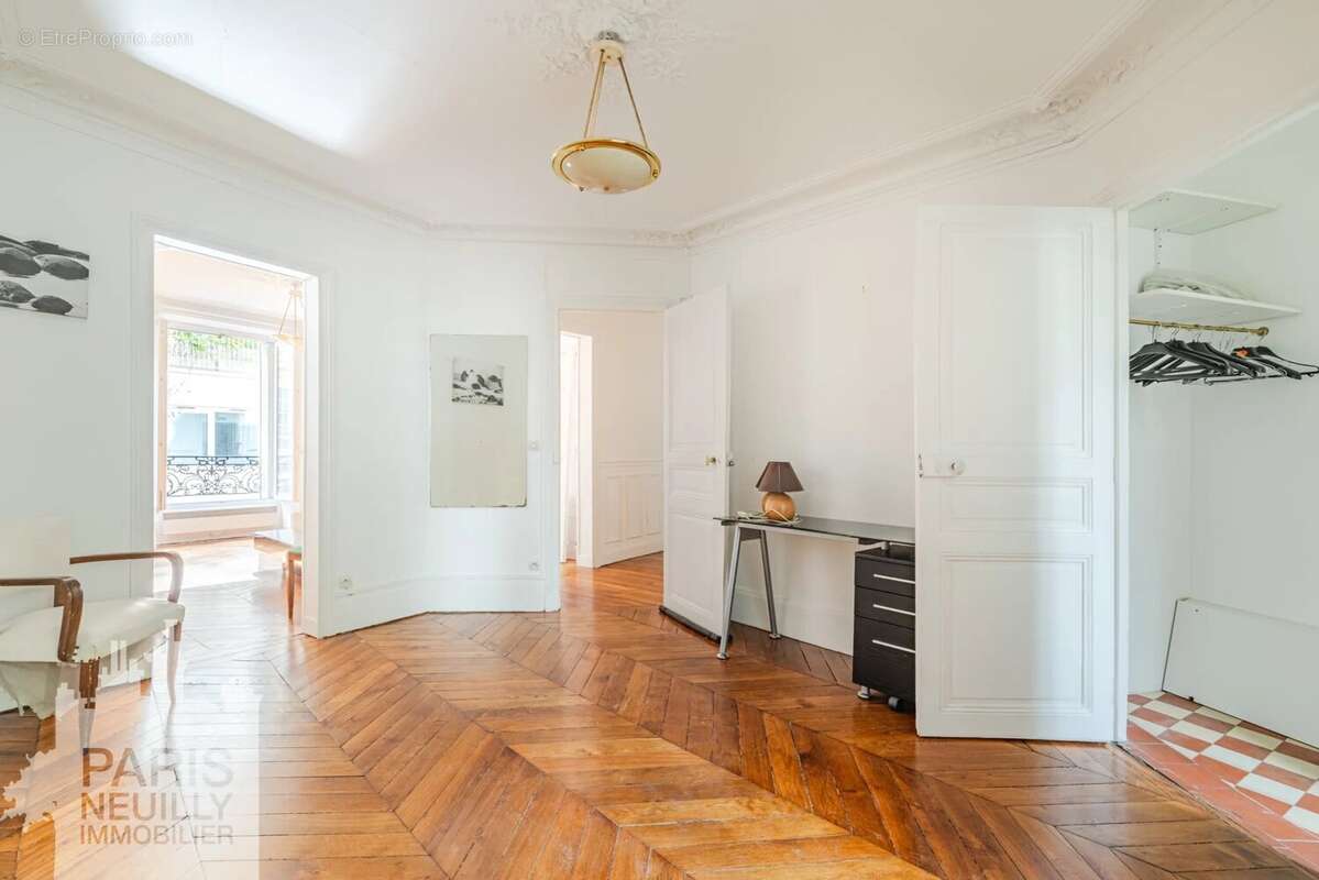 Appartement à PARIS-16E