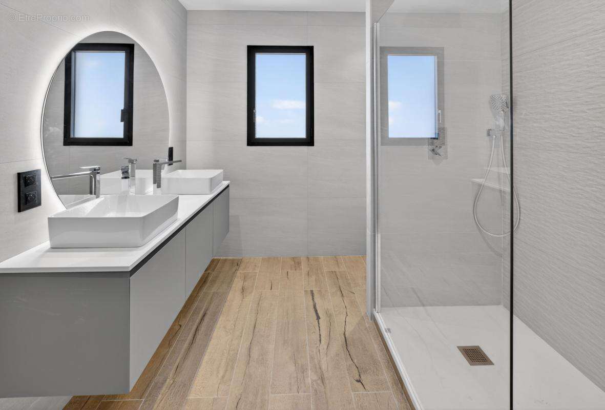 MOUGINS INTERNATIONAL : Villa Neuve avec Ascenseur en Domaine Privé - photo 9