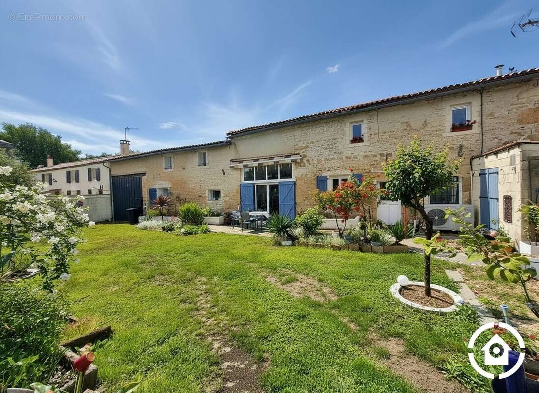 Maison 253 m² à Macqueville  - photo 2
