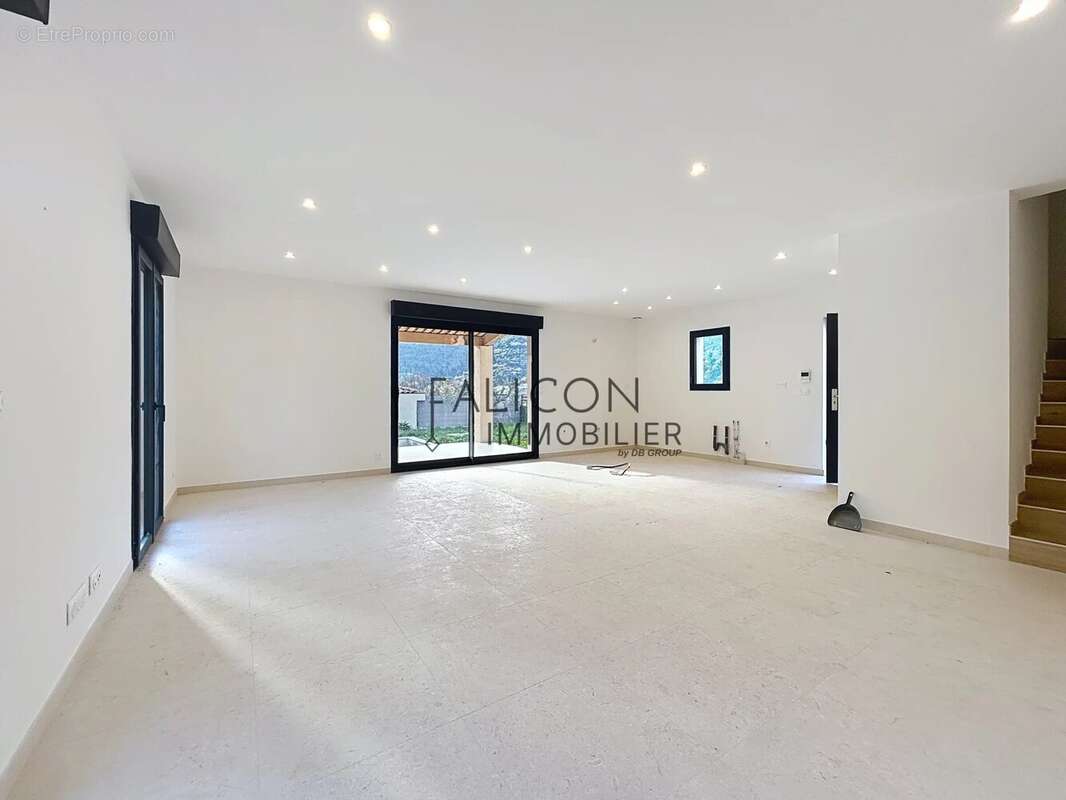 Maison à TOURRETTE-LEVENS