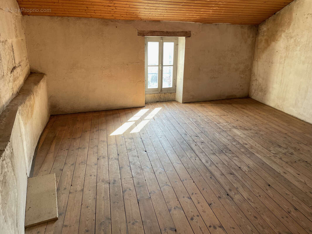 Maison à SAINT-SAVINIEN