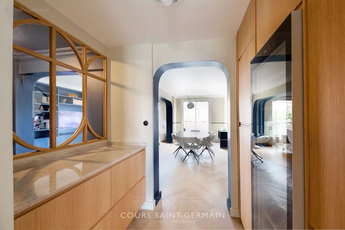 Appartement à PARIS-16E