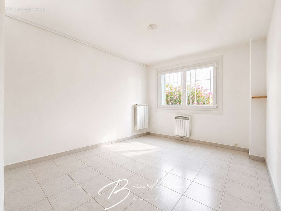 Appartement à MARSEILLE-4E
