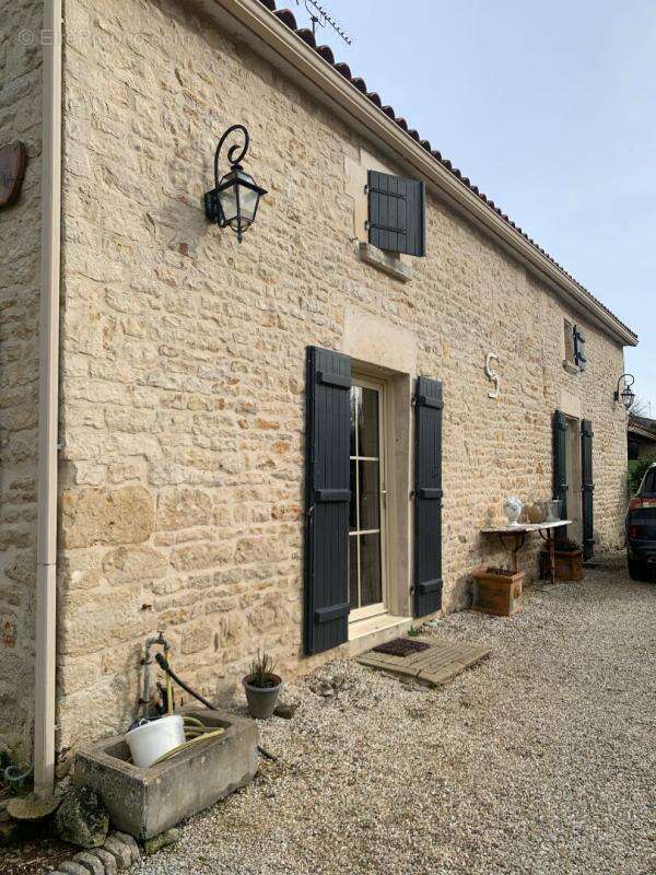 Maison à MOUZEUIL-SAINT-MARTIN