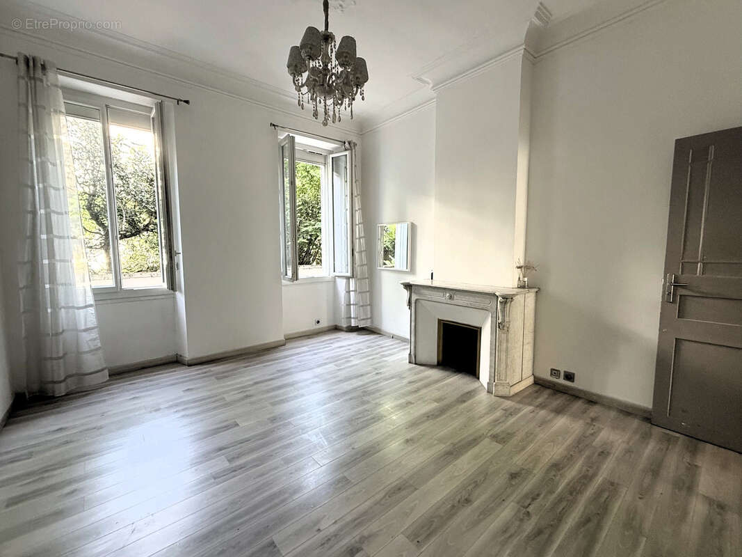 Appartement à MARSEILLE-6E