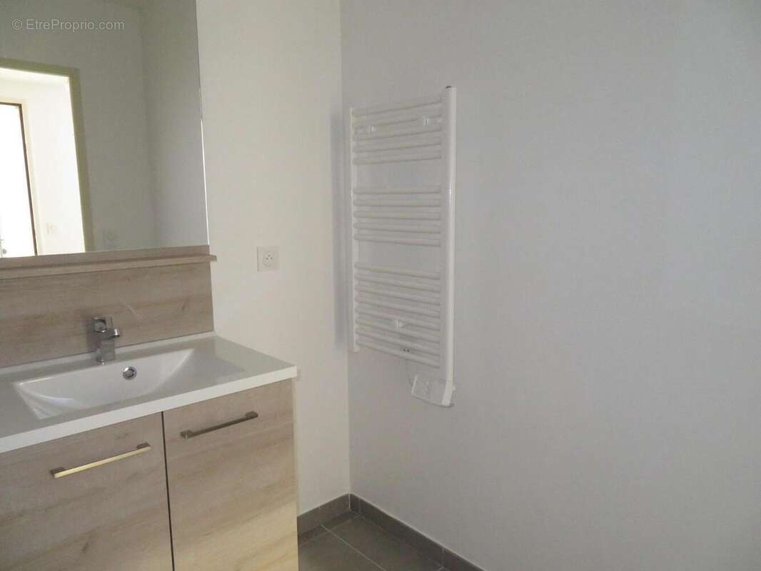   - Appartement à DRAGUIGNAN