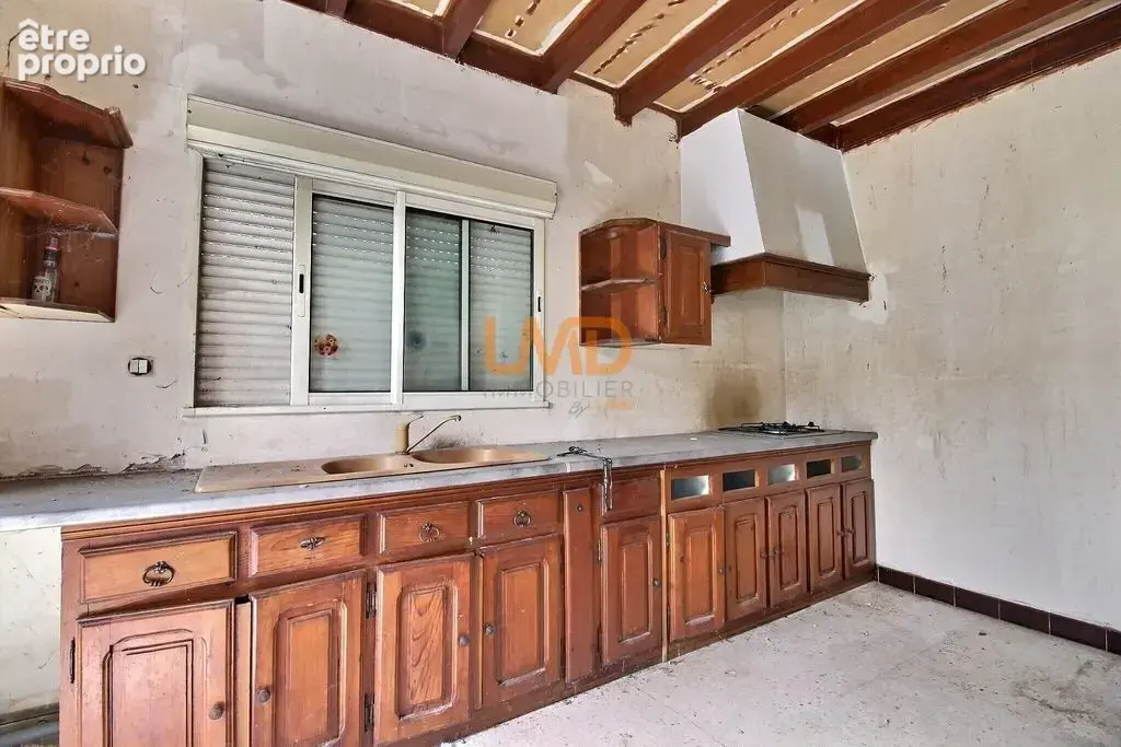 Maison à rénover avec nombreuses dépendances - photo 3