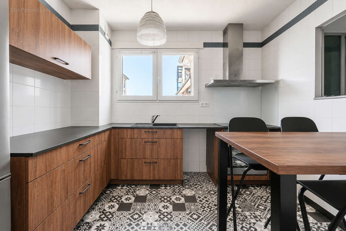 Bordeaux Charles-Perrens / Médoquine - Appartement T4 de 91 m² avec 2 balcons et garage - photo 4