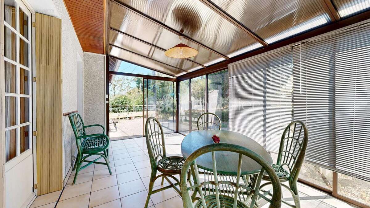 Maison lumineuse avec deux terrasses et parking à vendre ! - photo 4