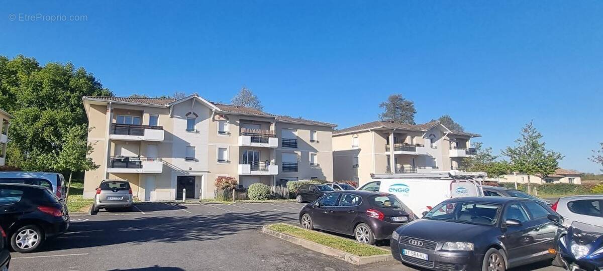 Appartement à PAREMPUYRE