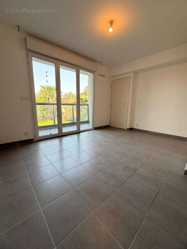   - Appartement à CAGNES-SUR-MER