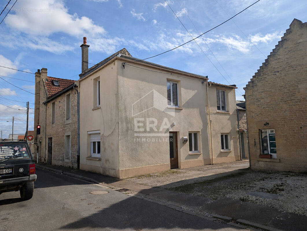 Maison à FLEURY-SUR-ORNE