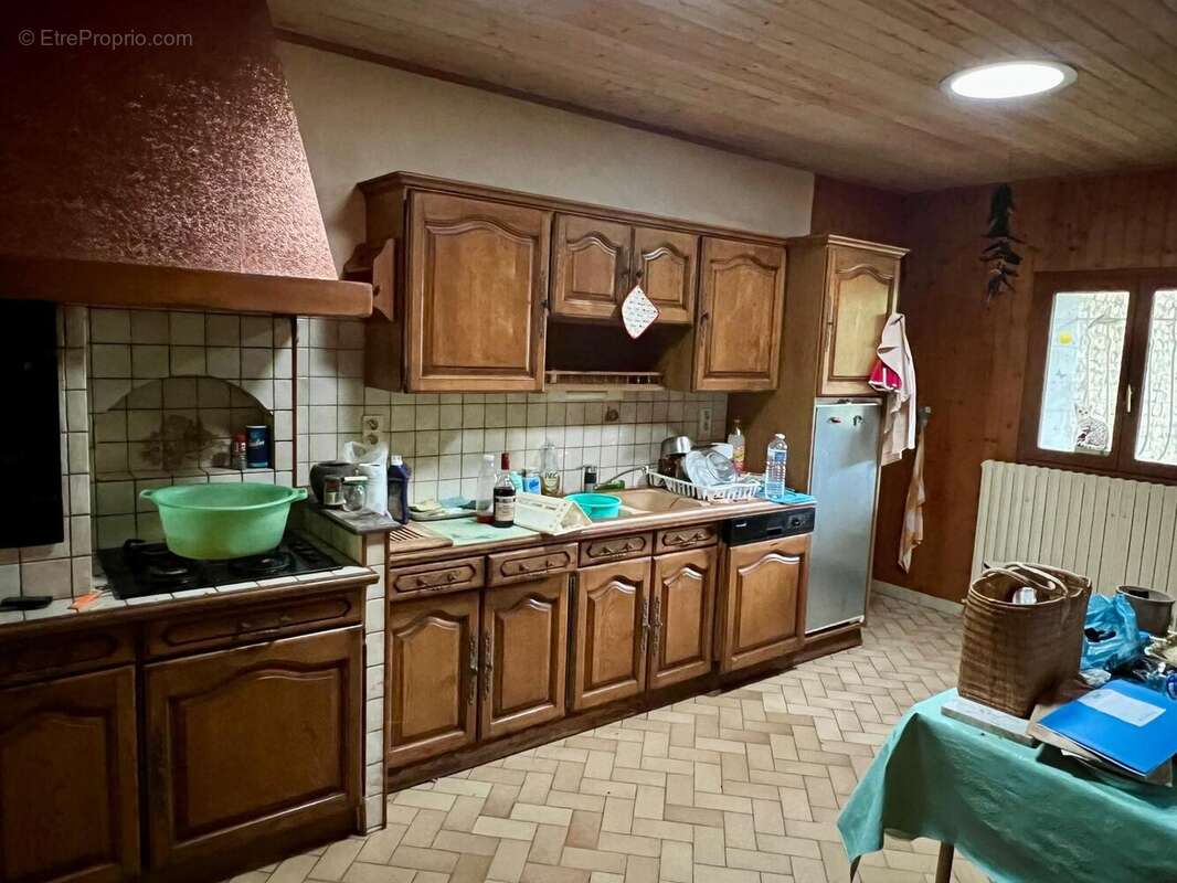 Maison 262 m² à Saint-Loup  - photo 4