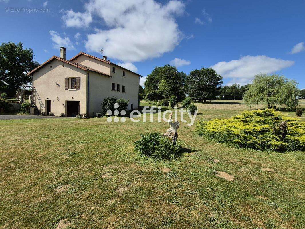 Maison 132 m² à Chabrac  - photo 15