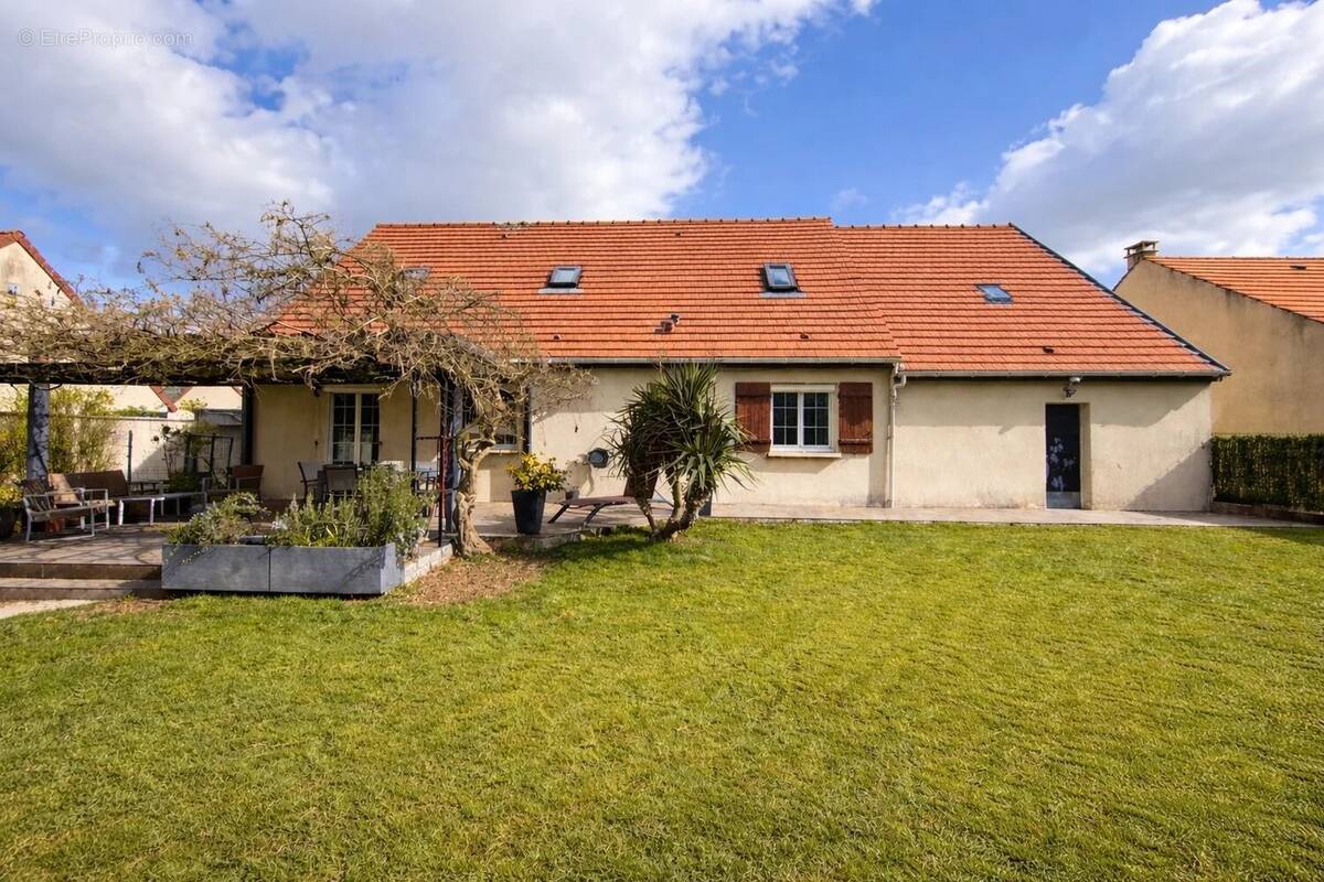 Maison à TOURNAN-EN-BRIE