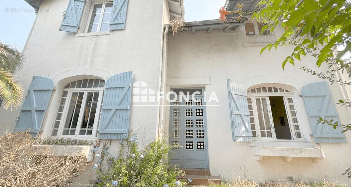 CAPBRETON CENTRE-VILLE - Villa Capbretonaise authentique à rénover - 167m² - Terrain 560m² - photo 2