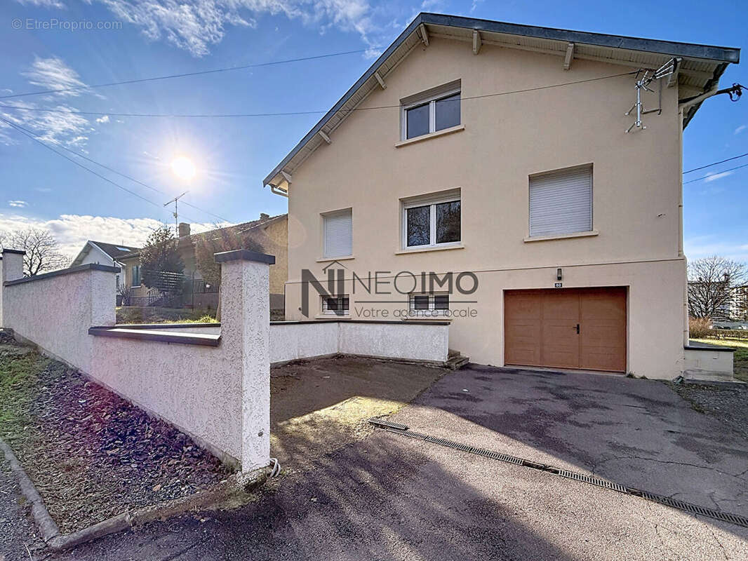 Maison à NEUFCHATEAU