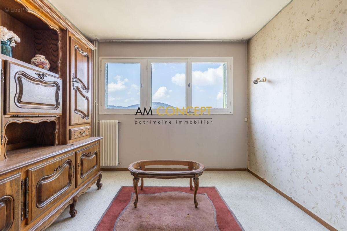 4 pièces lumineux avec balcon, vue dégagée et parking - La - photo 2