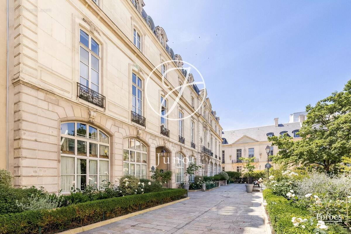 Appartement à PARIS-3E