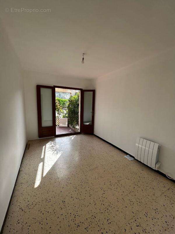 Maison à LE PUY-SAINTE-REPARADE