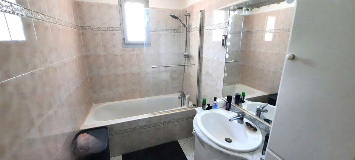 Maison indépendante de plain-pied, calme,  nature, vue dégagée, piscine, garage - photo 9