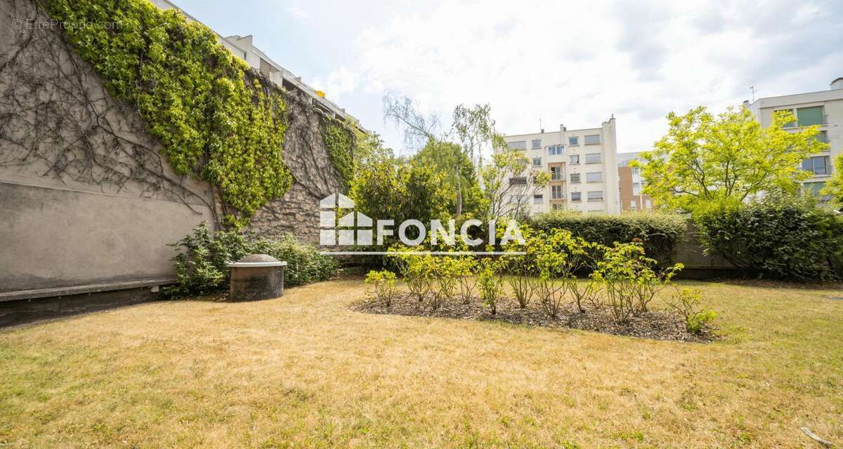 Appartement à COURBEVOIE