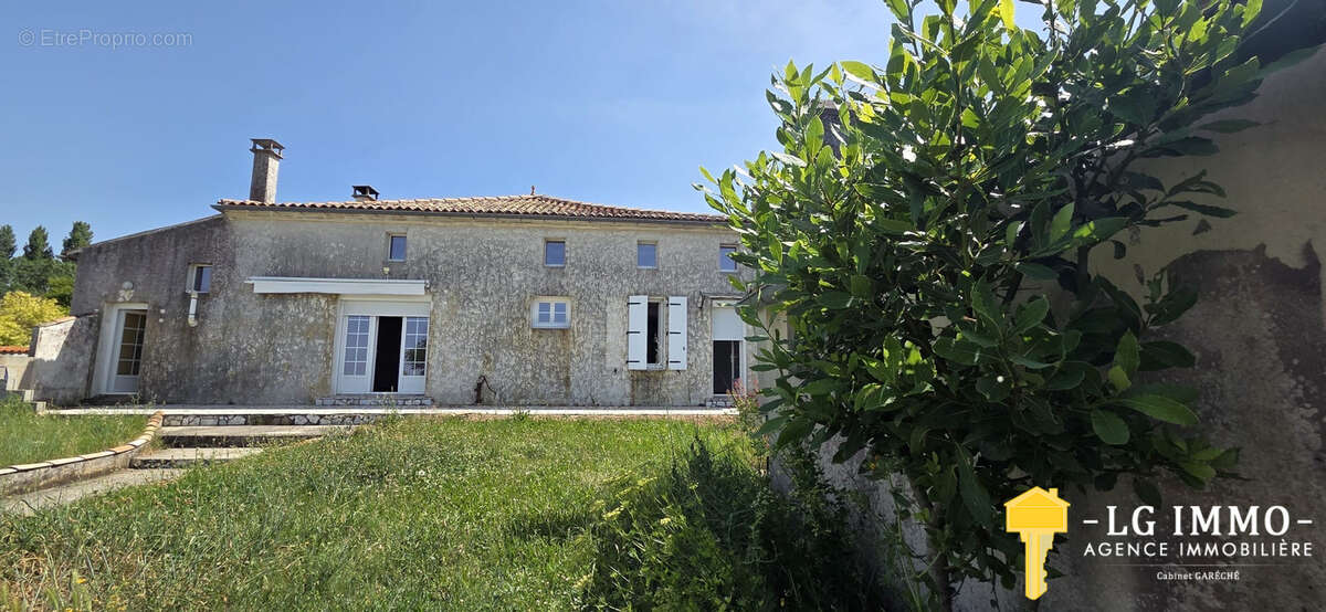 Maison à SAINT-ROMAIN-SUR-GIRONDE