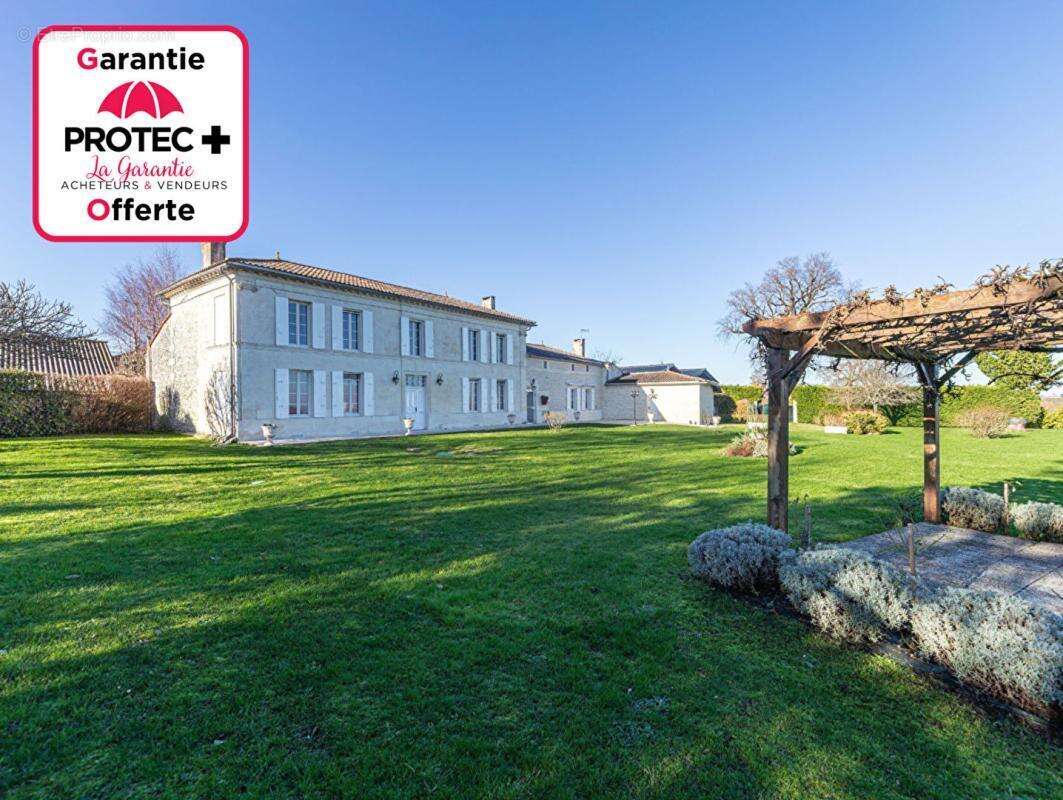 Maison à JARNAC-CHAMPAGNE