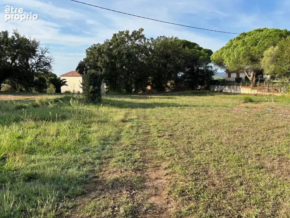 Terrain à FREJUS