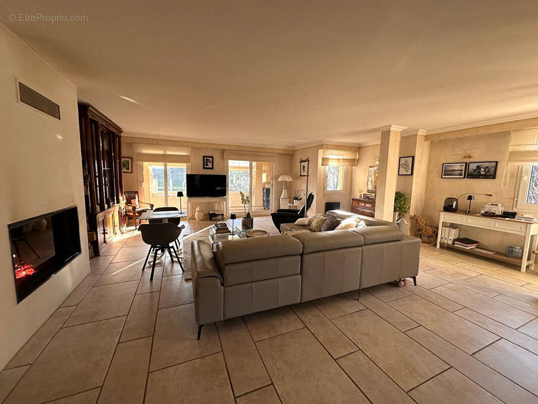 Appartement à ONET-LE-CHATEAU