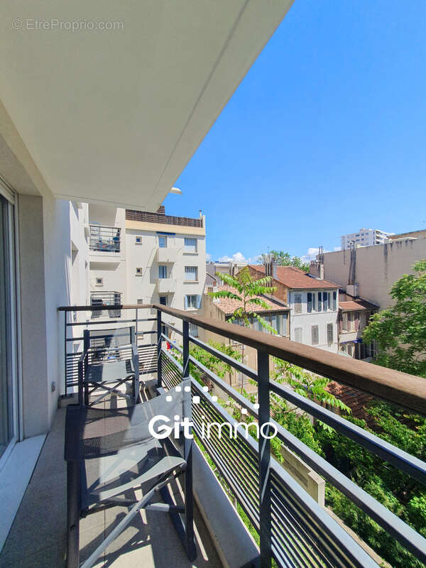 Appartement à MARSEILLE-4E