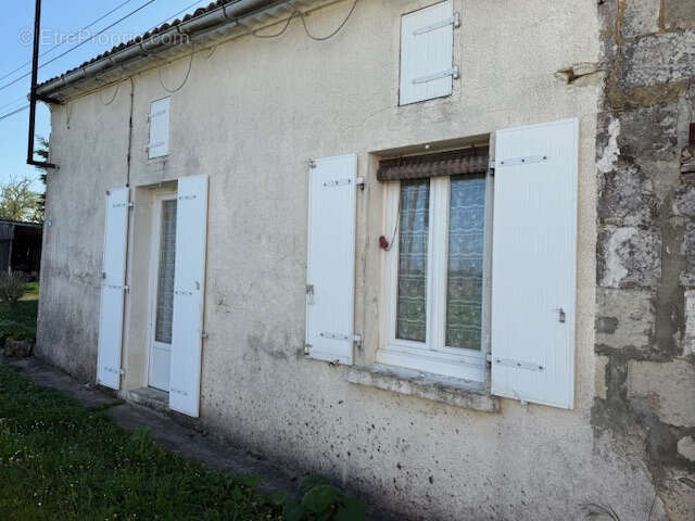 Maison à SAINT-THOMAS-DE-CONAC