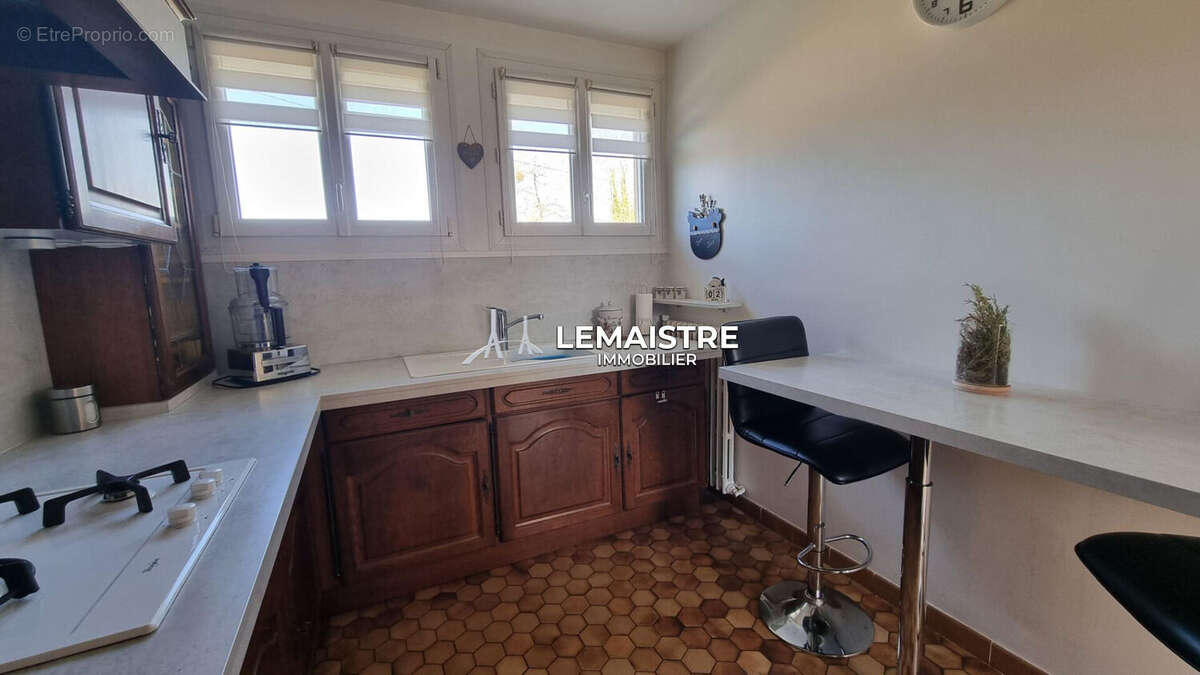 Maison à vendre - Sahurs - 97 m² - 4 chambres - Jardin / Sous-sol complet /  Grande Dépendance - photo 7