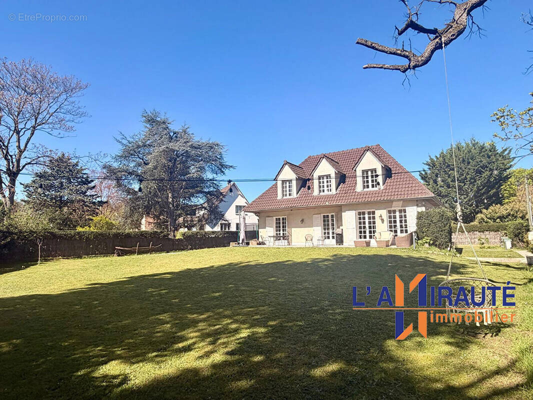 Maison à MAISONS-LAFFITTE