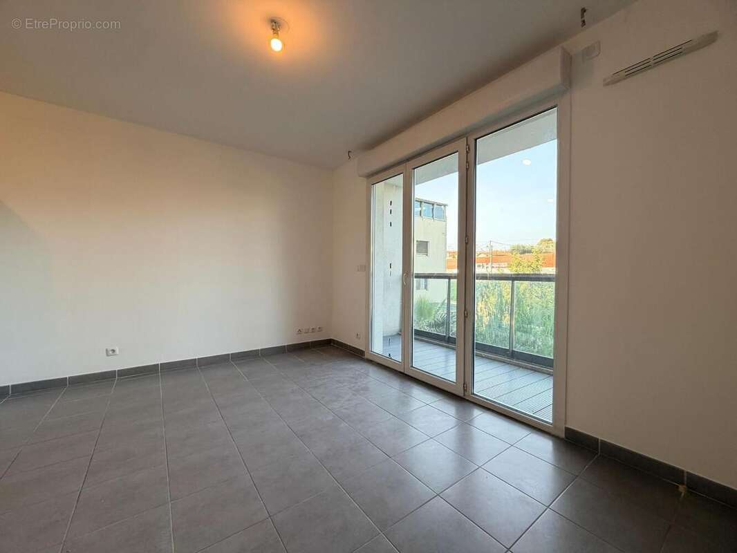   - Appartement à CAGNES-SUR-MER