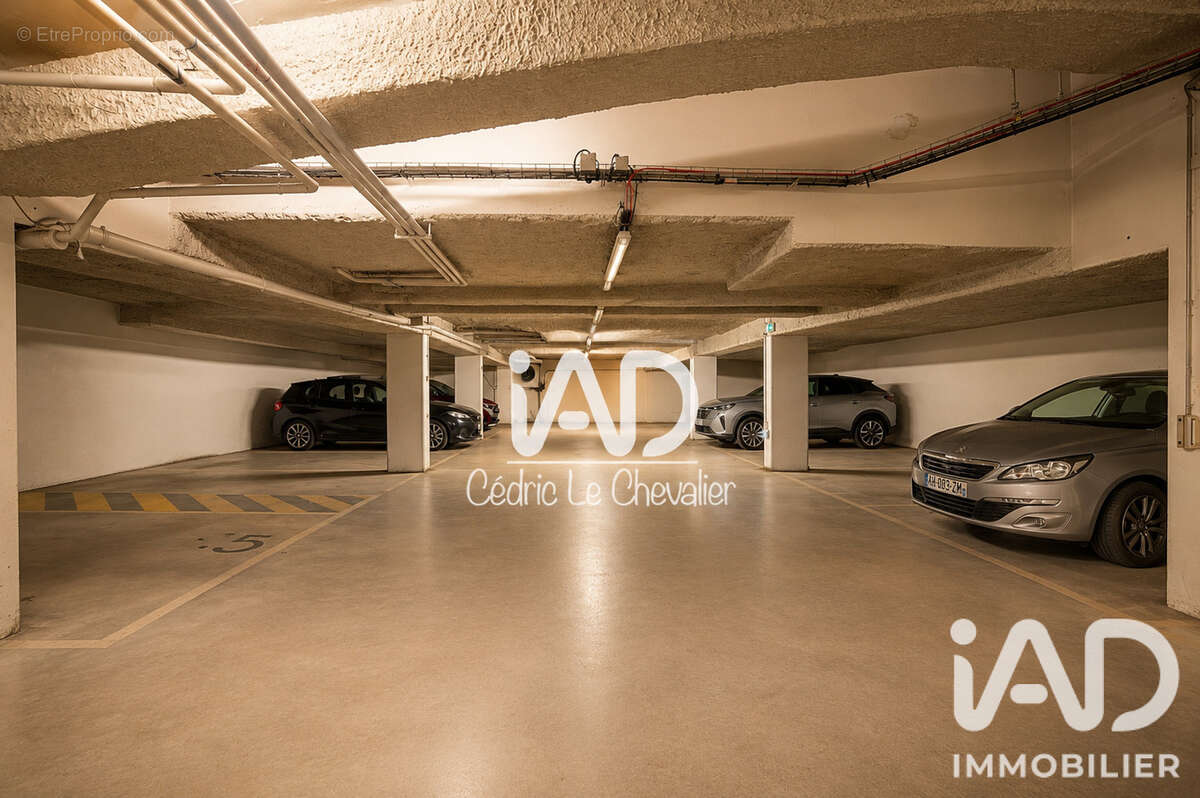 Photo 8 - Parking à PARIS-18E