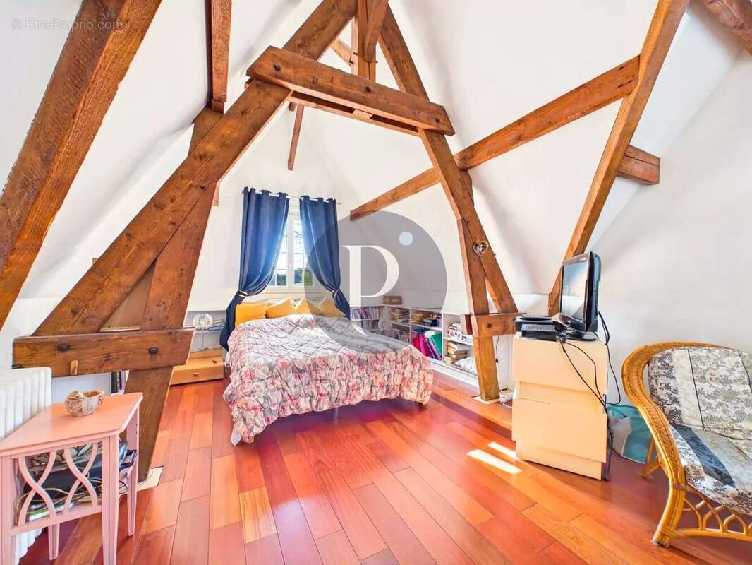 Maison à VERRIERES-LE-BUISSON