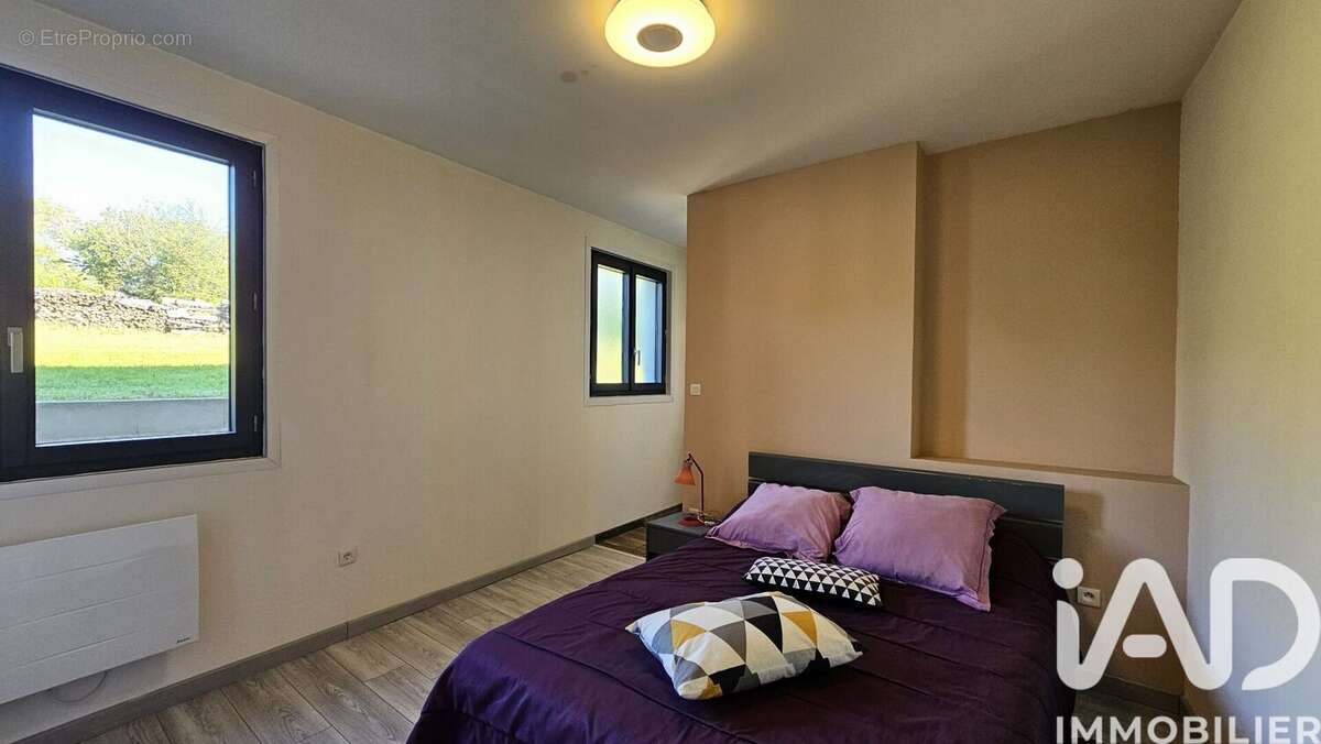 Maison 145 m² à Saint-Macoux  - photo 7