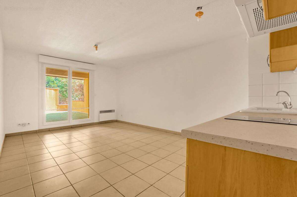 Coup de Cœur : T2 Rez-de-Jardin - Terrasse Immense de 44 m² - photo 4